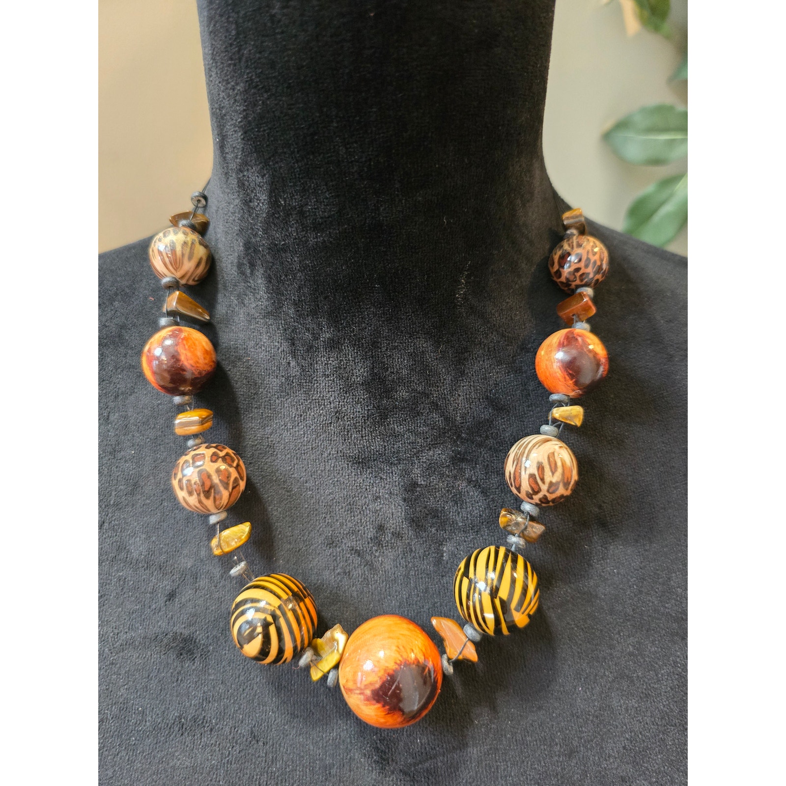 Women's Bold Animal Print Beaded Necklace With Tiger Eye And Lobster Clasp